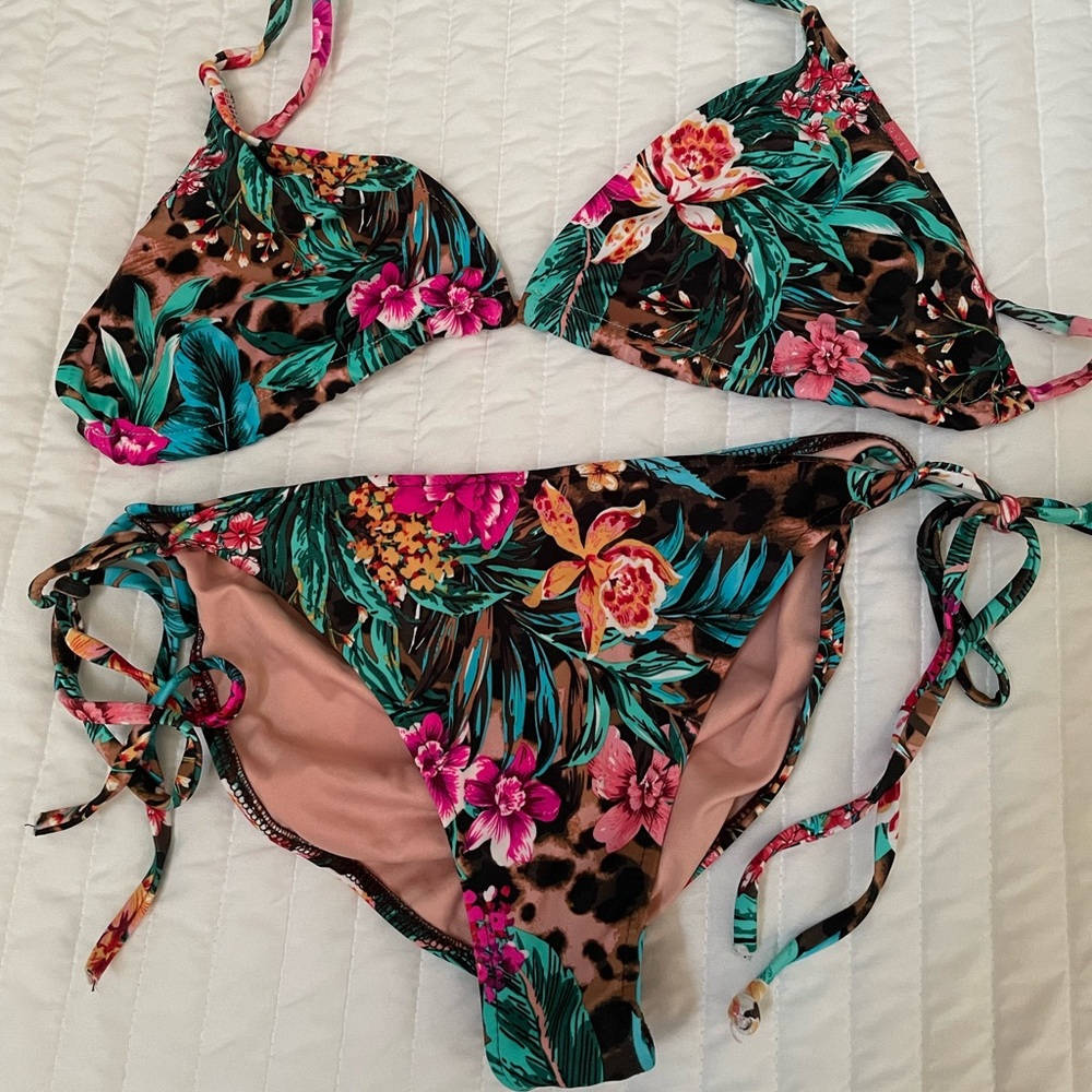 Doll swim suit top and bottom
